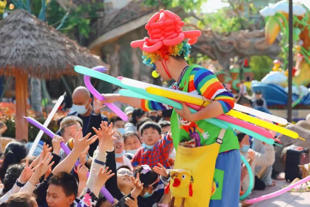 Flying children's dreams and playing fairy tales